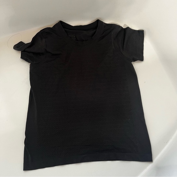 Lululemon Breeze By Short Sleeve *Squad
Black / Black size 8 - Picture 2 of 4